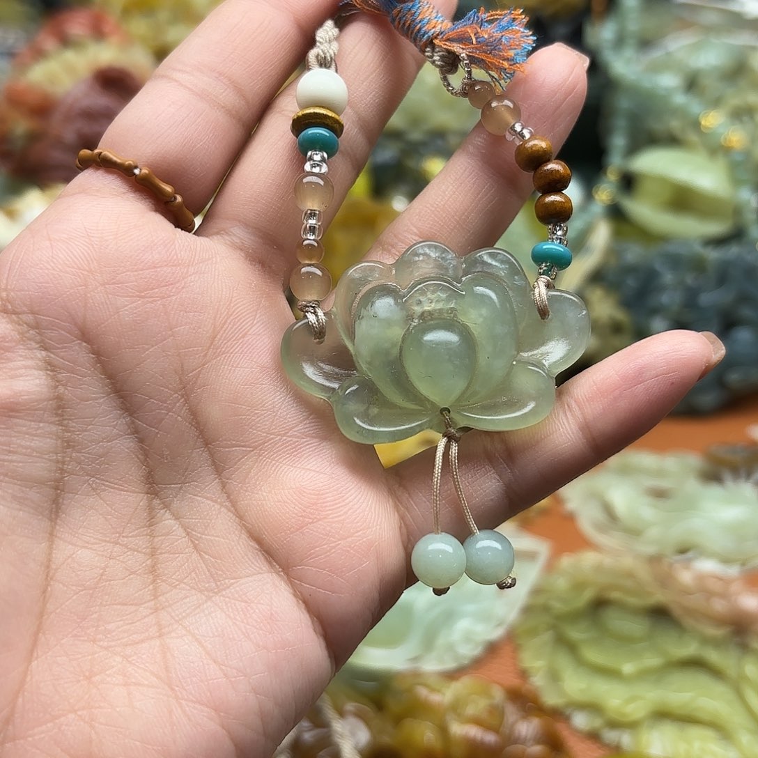 蛇纹石玉未镶嵌吊坠