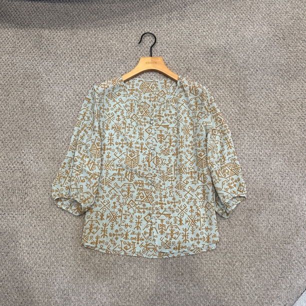 【墨涵精选】圆V领灯笼七分袖假扣设计轻薄透气百搭休闲衫27497