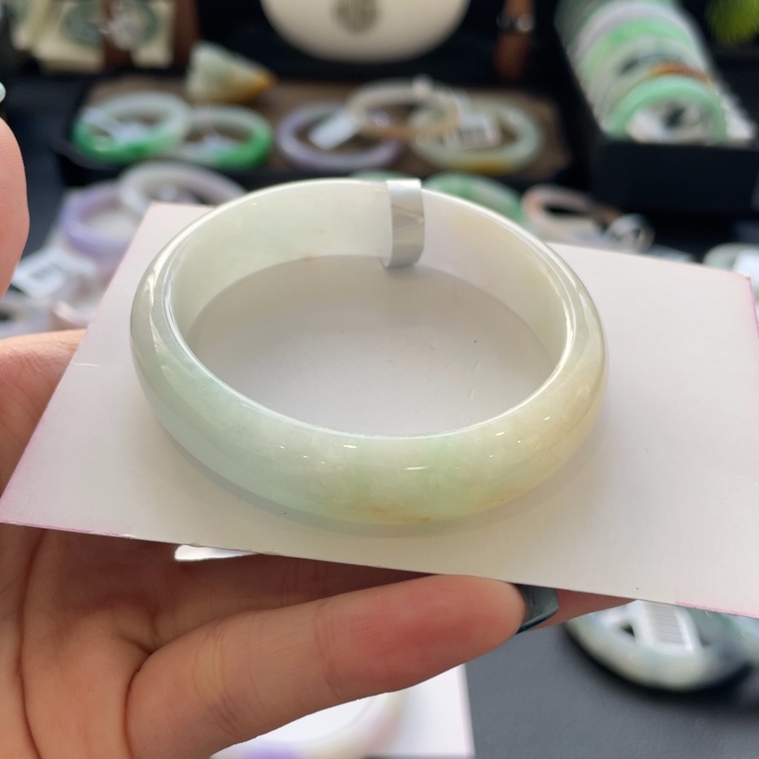 翡翠未镶嵌手镯55贵妃纹裂