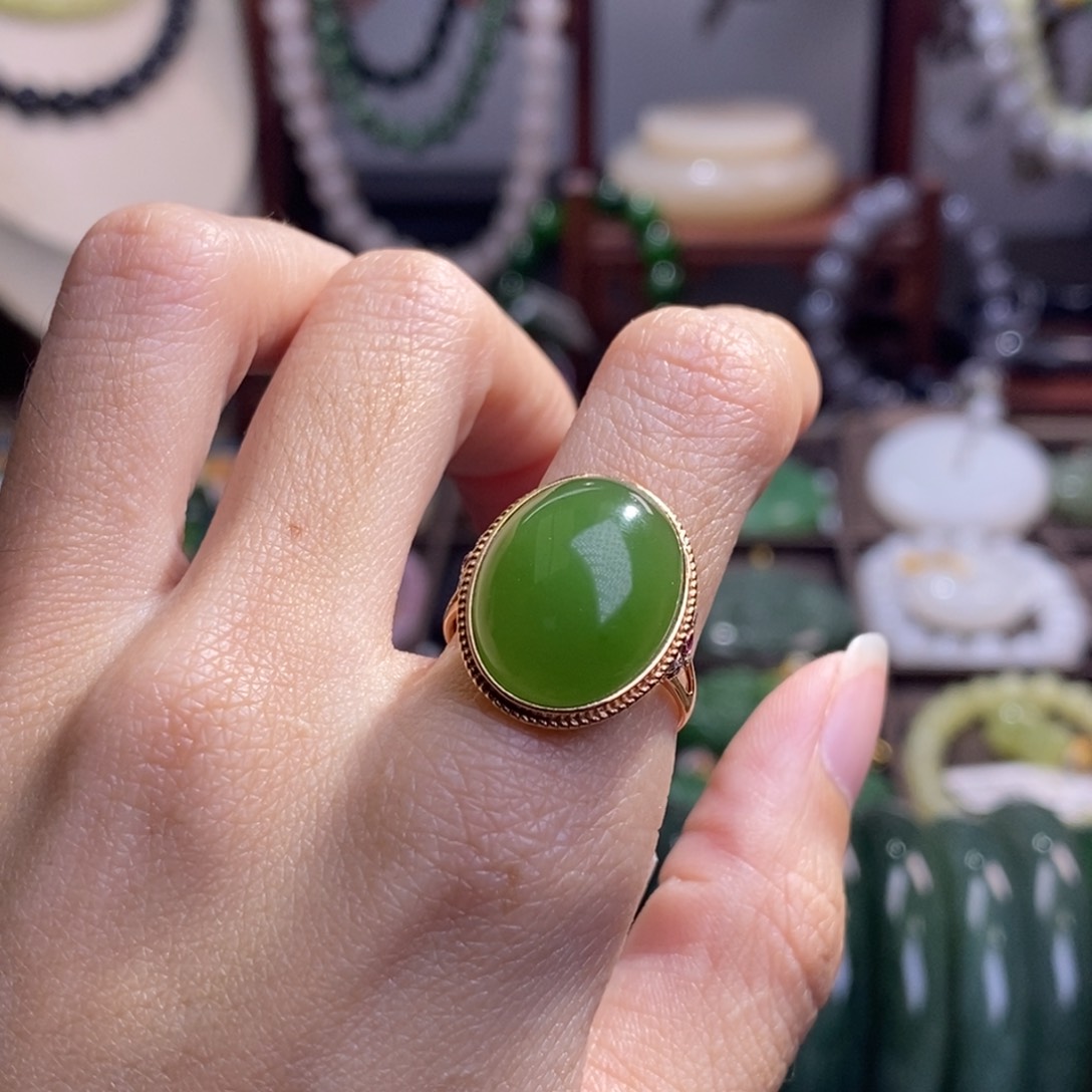 和田玉碧玉金镶苹果绿蛋面戒指15圈口未镶嵌