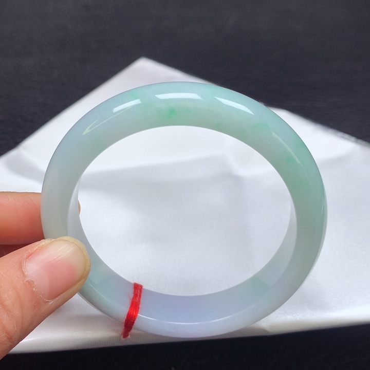 翡翠手镯未镶嵌55圈