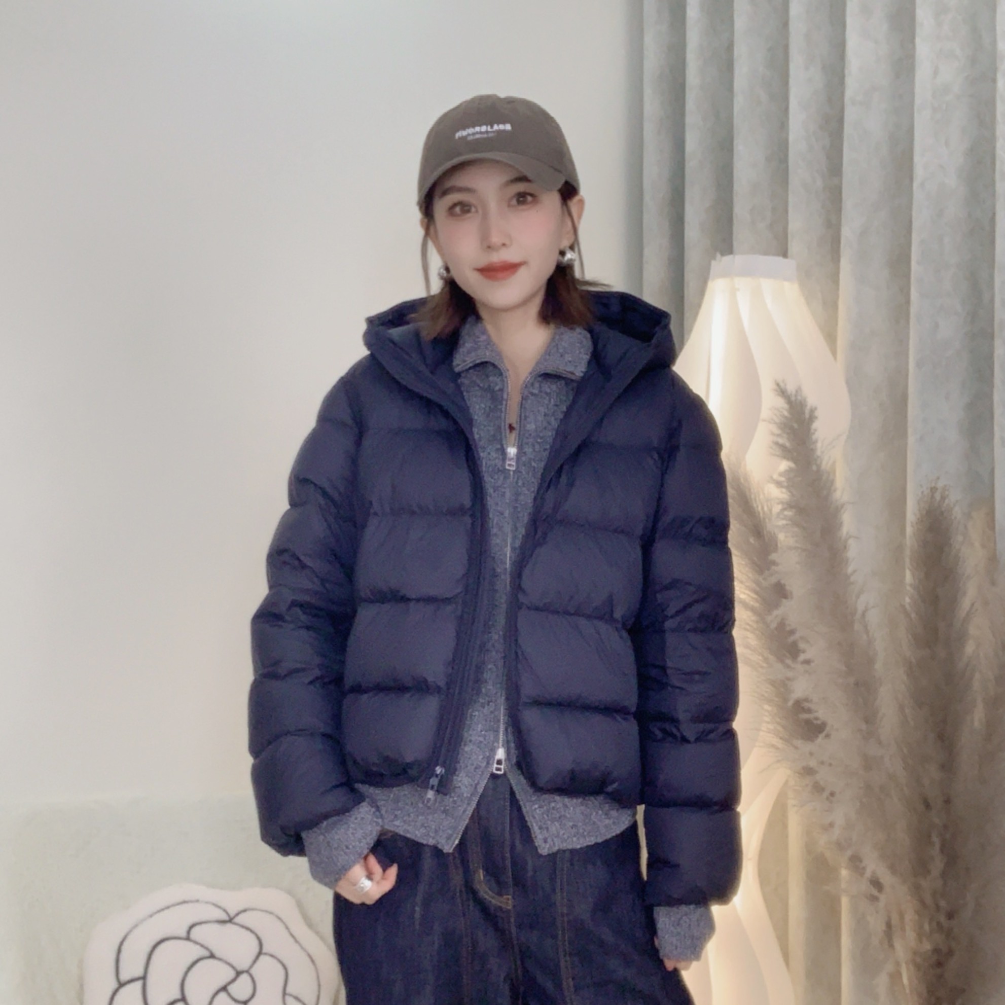 2025年 冬季简约百搭休闲连帽羽绒服 短款女