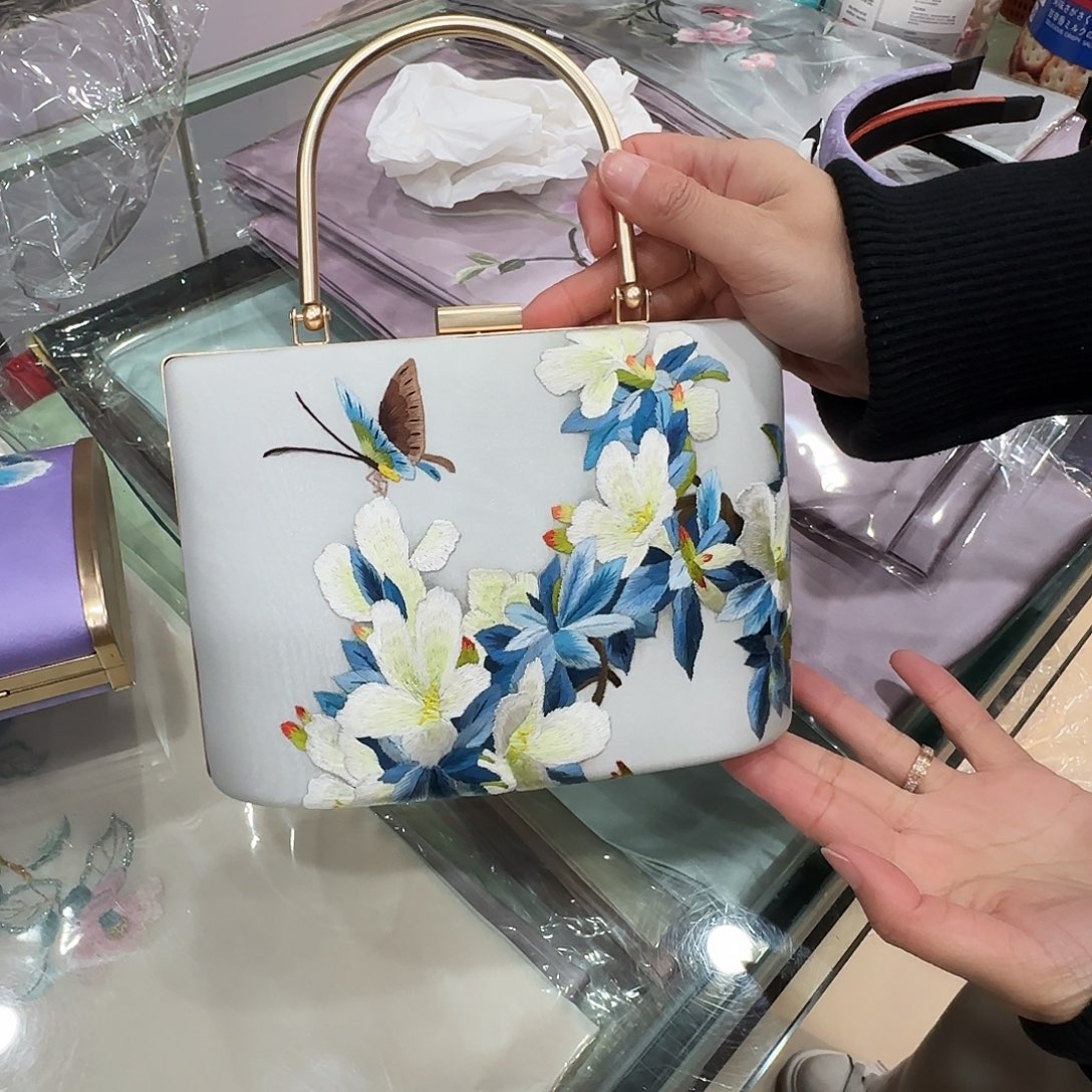 L****织绣五金包微瑕包包包