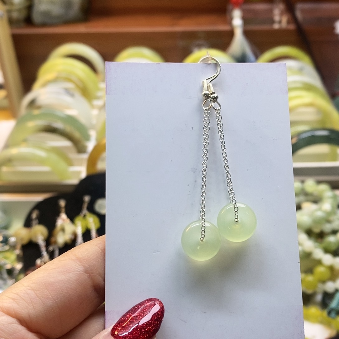 蛇纹石玉手镯未镶嵌王**贝