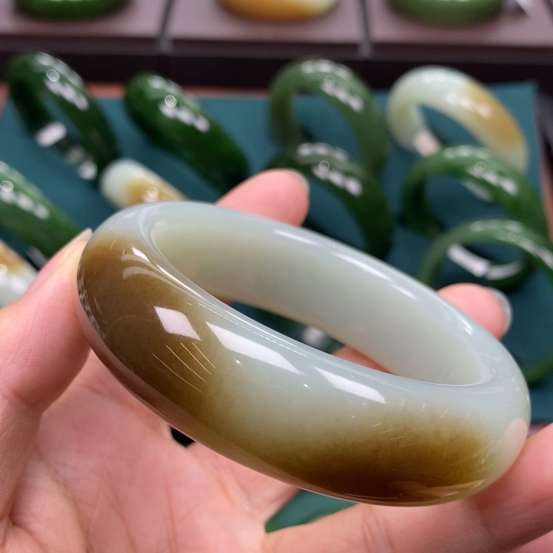 和田玉（糖玉）未镶嵌手镯