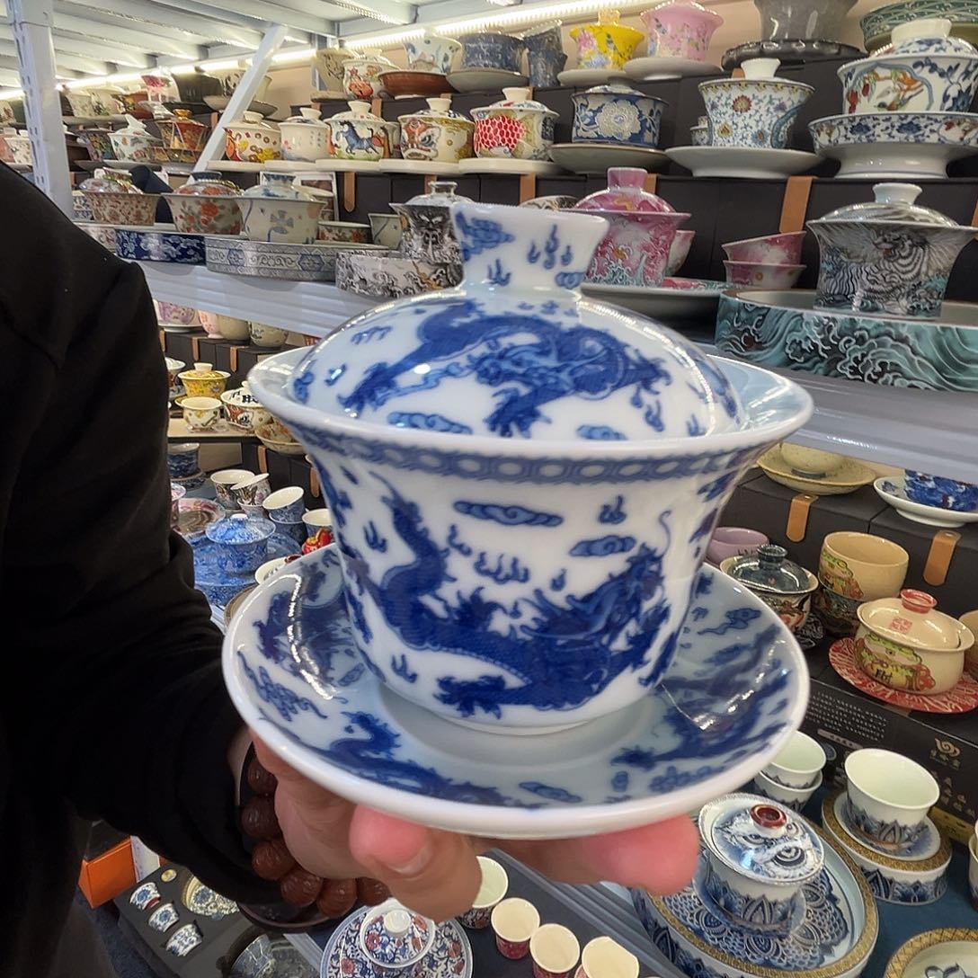 这些盖碗很漂亮！！！