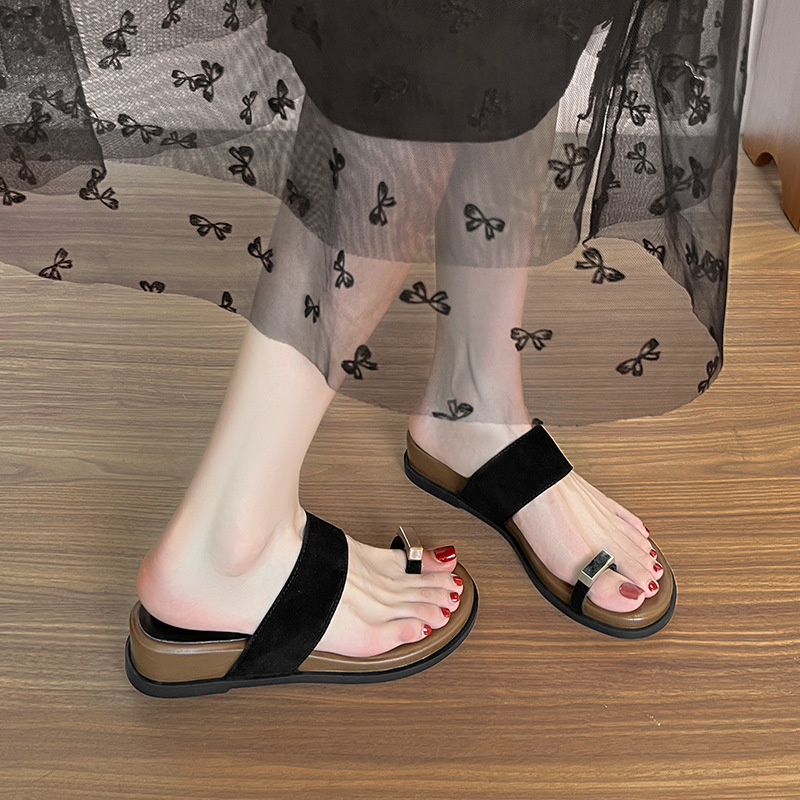 2025软皮厚底增高金属套女夏外穿真皮一字带厚底夹脚凉鞋 