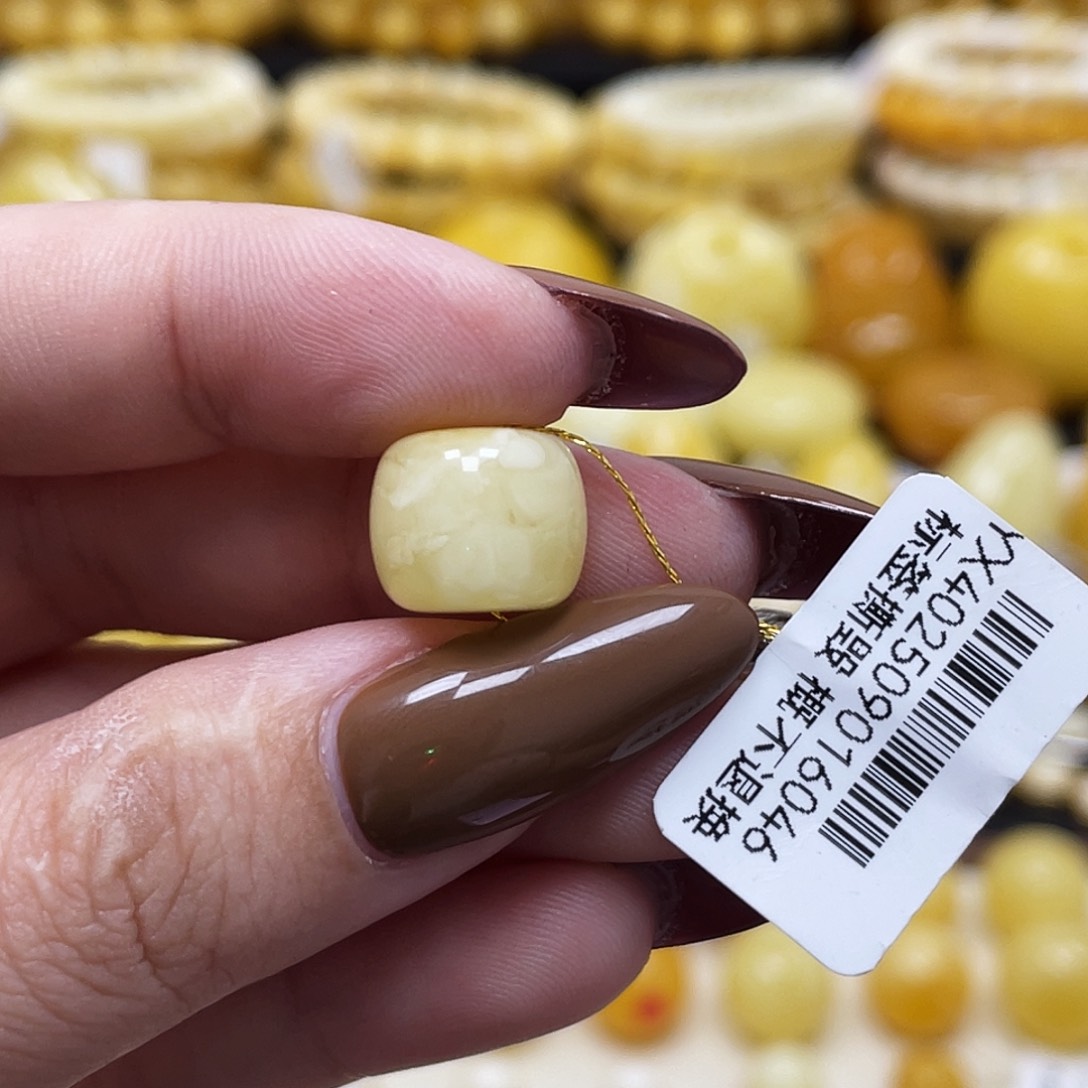 琥珀未镶嵌珠宝奇石11.9*10mm浓蜡妖花老型瑕