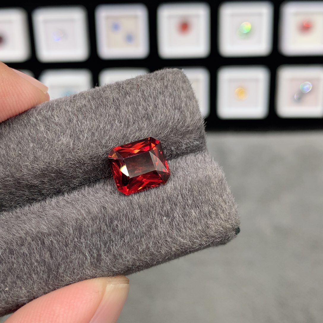 裸石未镶嵌石榴石3.73