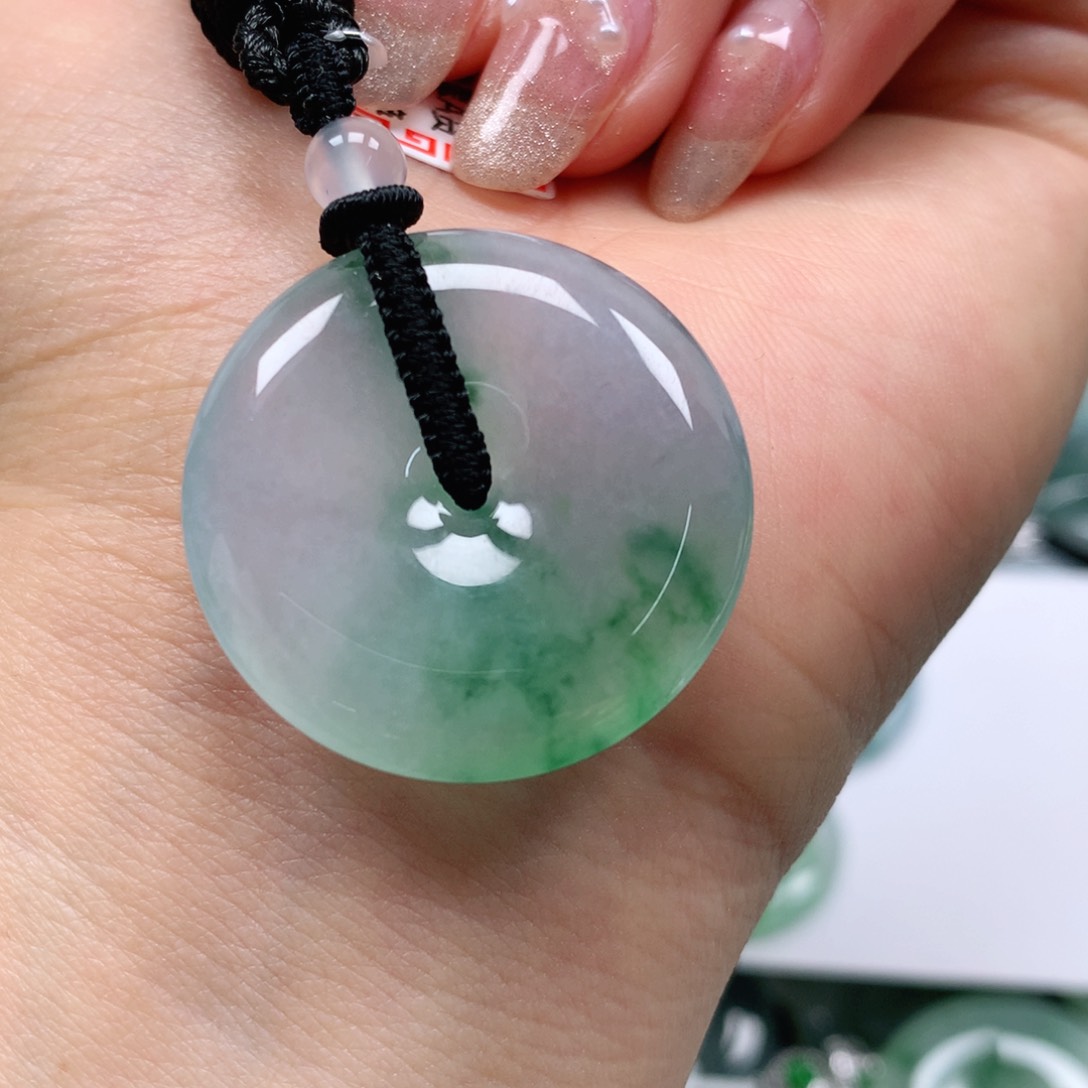 翡翠颈饰未镶嵌香***淋天然翡翠