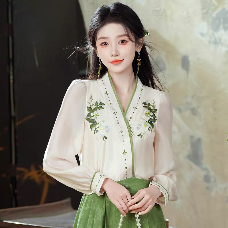 新中式国风刺绣V领衬衫搭配马面裙时尚气质套装