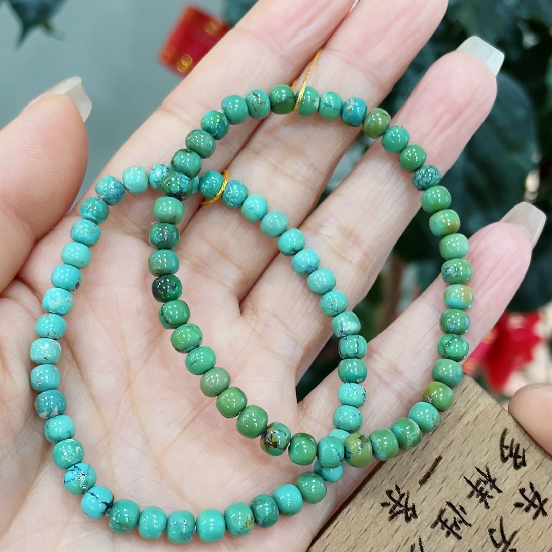 绿松石颈饰未镶嵌