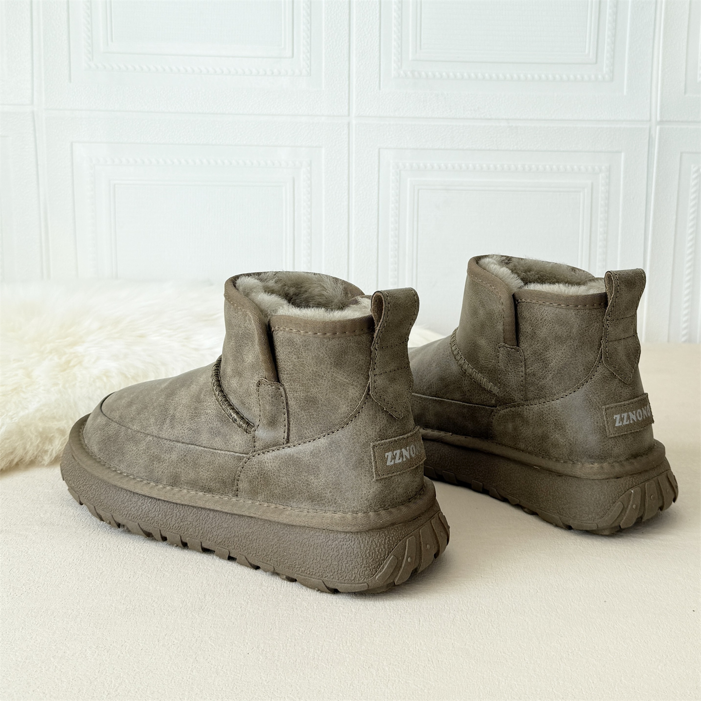 8689内里全羊毛防水牛皮雪地靴男羊毛一体2024新款防滑加厚短棉靴