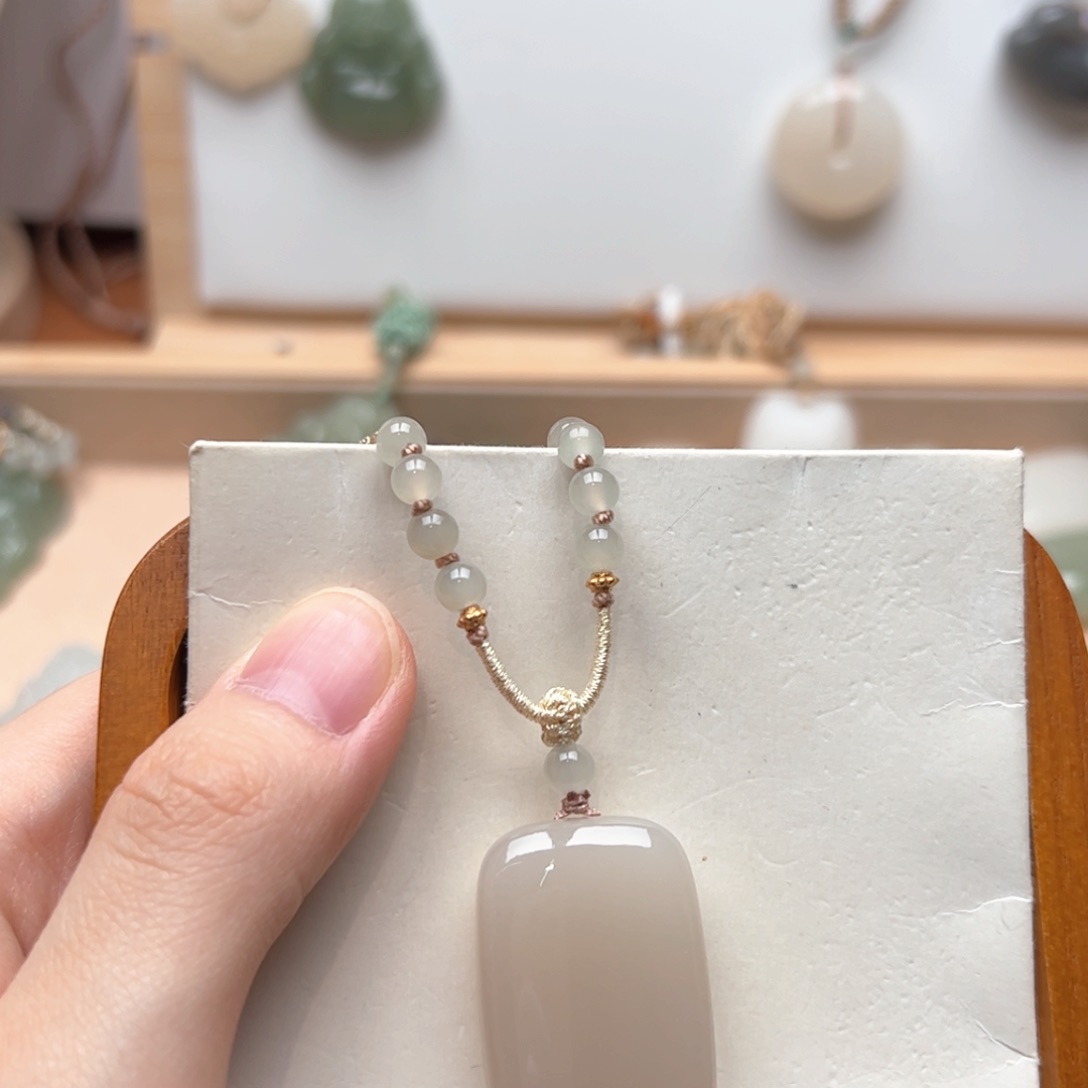 六***〃和田玉未镶嵌颈饰