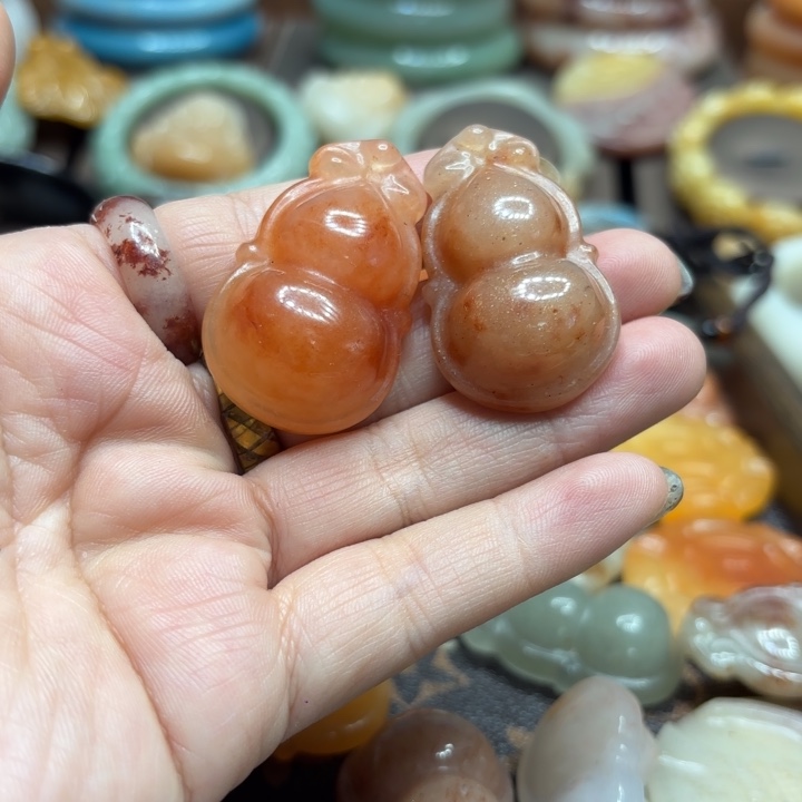 飞***石英岩玉合金颈饰