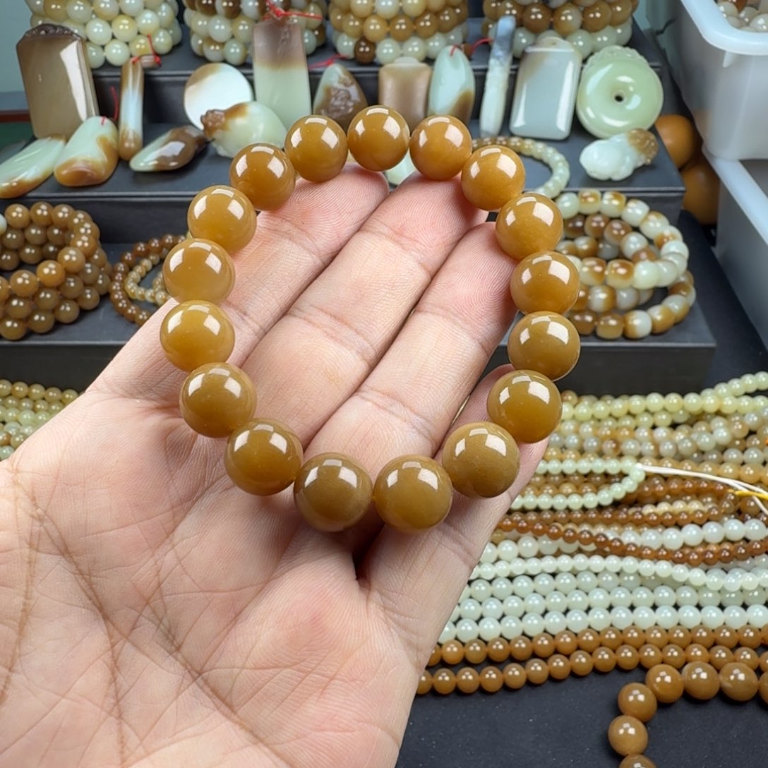 奶***糕和田玉未镶嵌手链