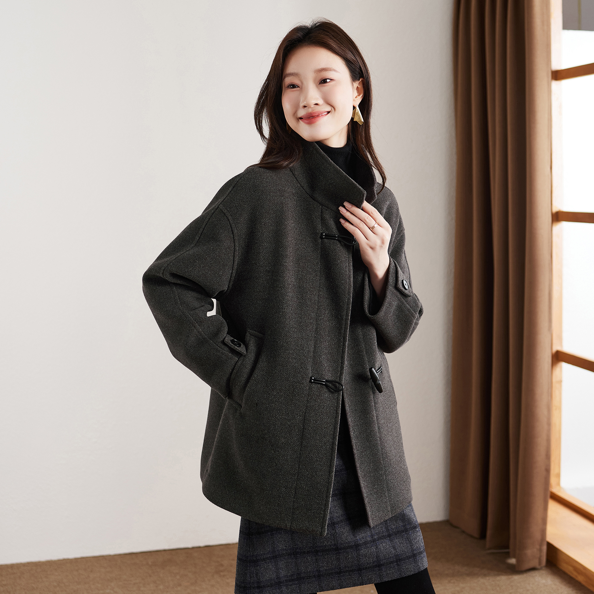 索菲丝尔时尚翻领女2025冬季宽松百搭中长款高级感加绒外套545536