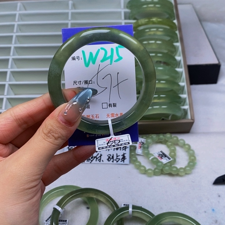 蛇纹石玉未镶嵌手镯