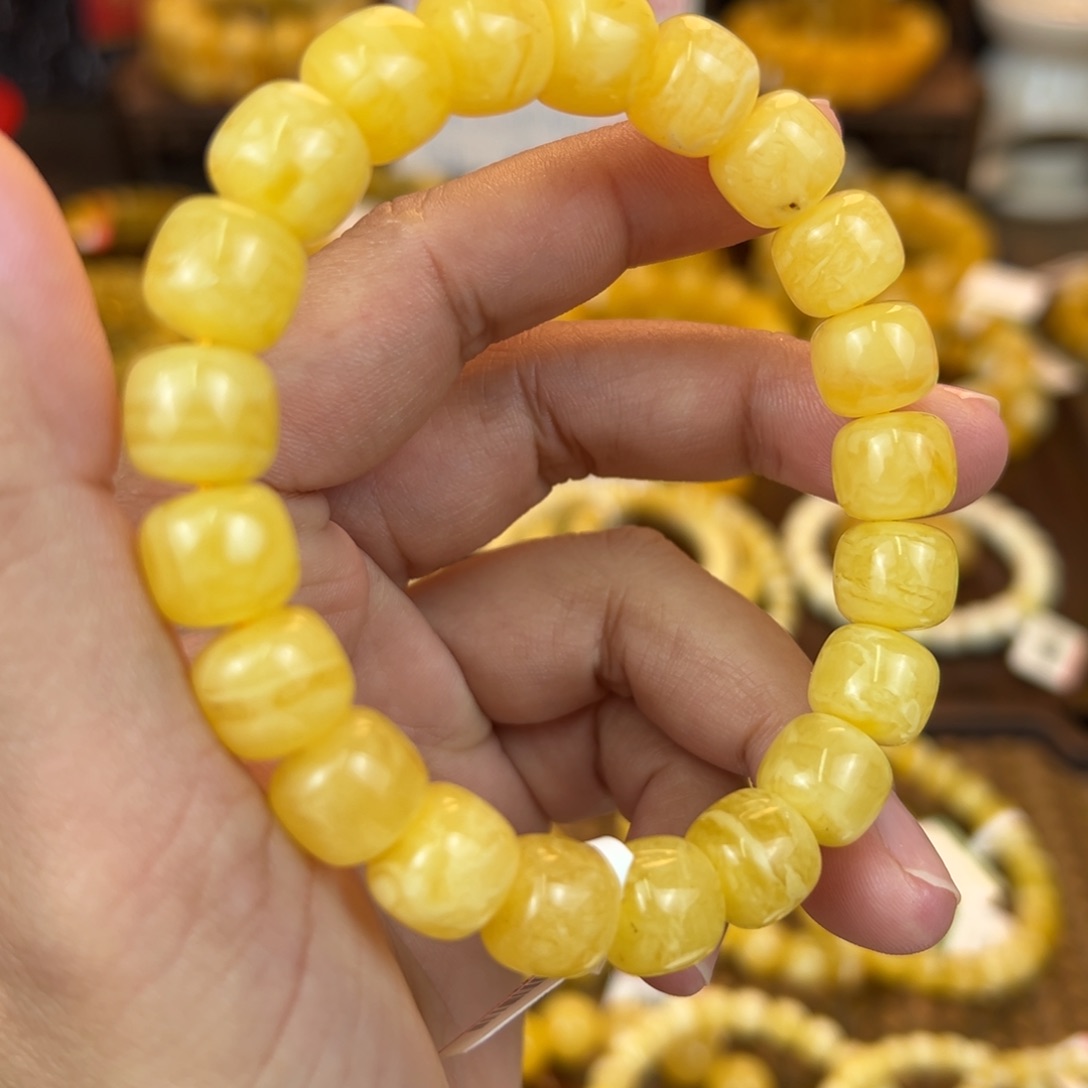 琥珀裸石未镶嵌jhnjjjnjj