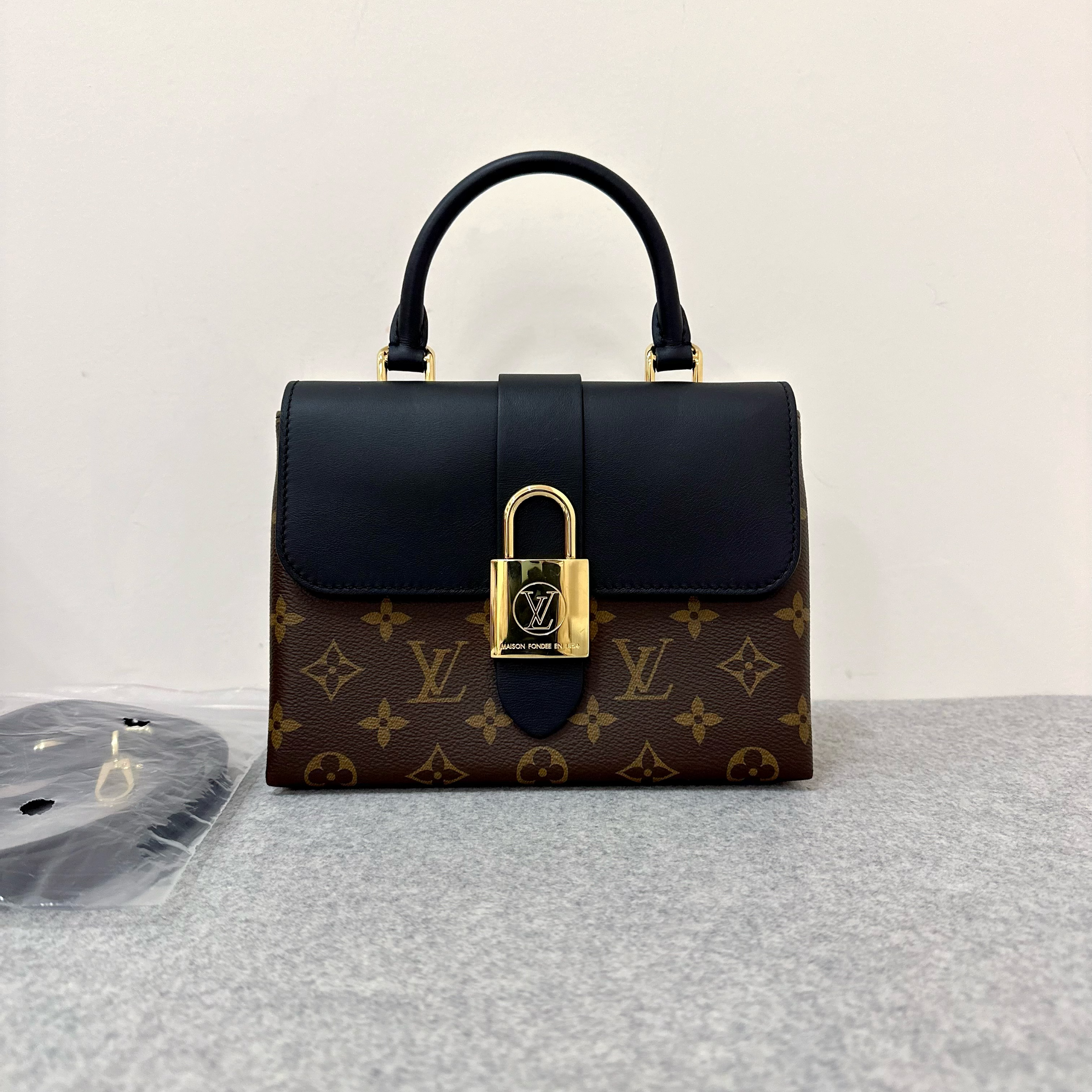 99新 LouisVuitton/路易威登 芯片款黑锁头包