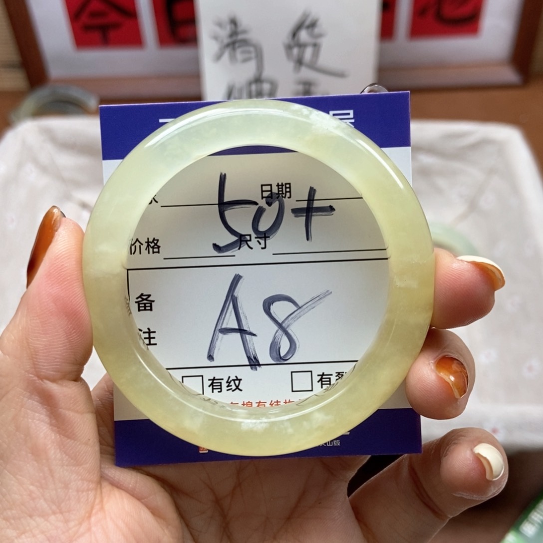 岫玉手镯手镯未镶嵌