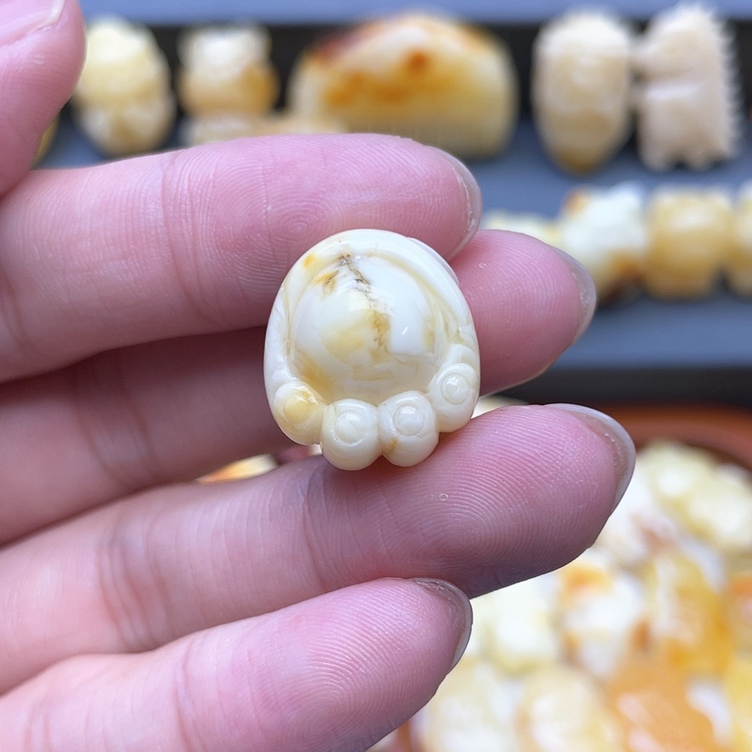 琥珀裸石未镶嵌蜜蜡