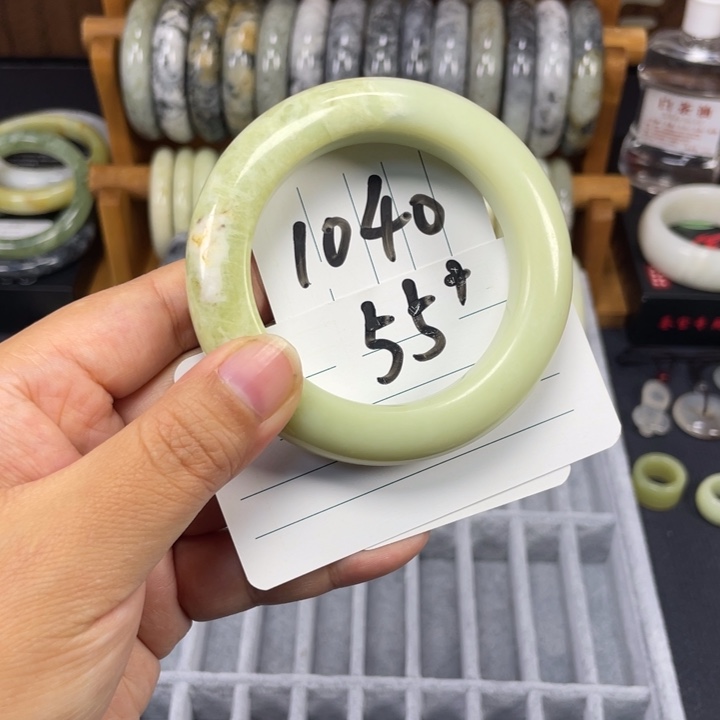 蛇纹石玉未镶嵌手镯面包镯