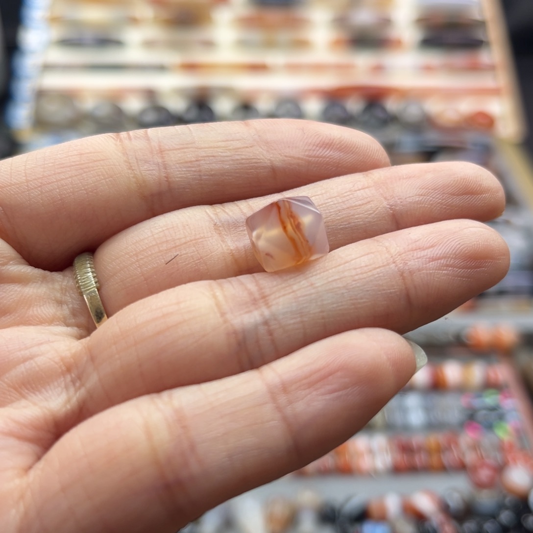 青***璃玛瑙/玉髓未镶嵌颈饰