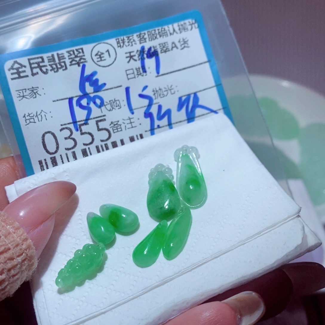 后***生翡翠未镶嵌颈饰我