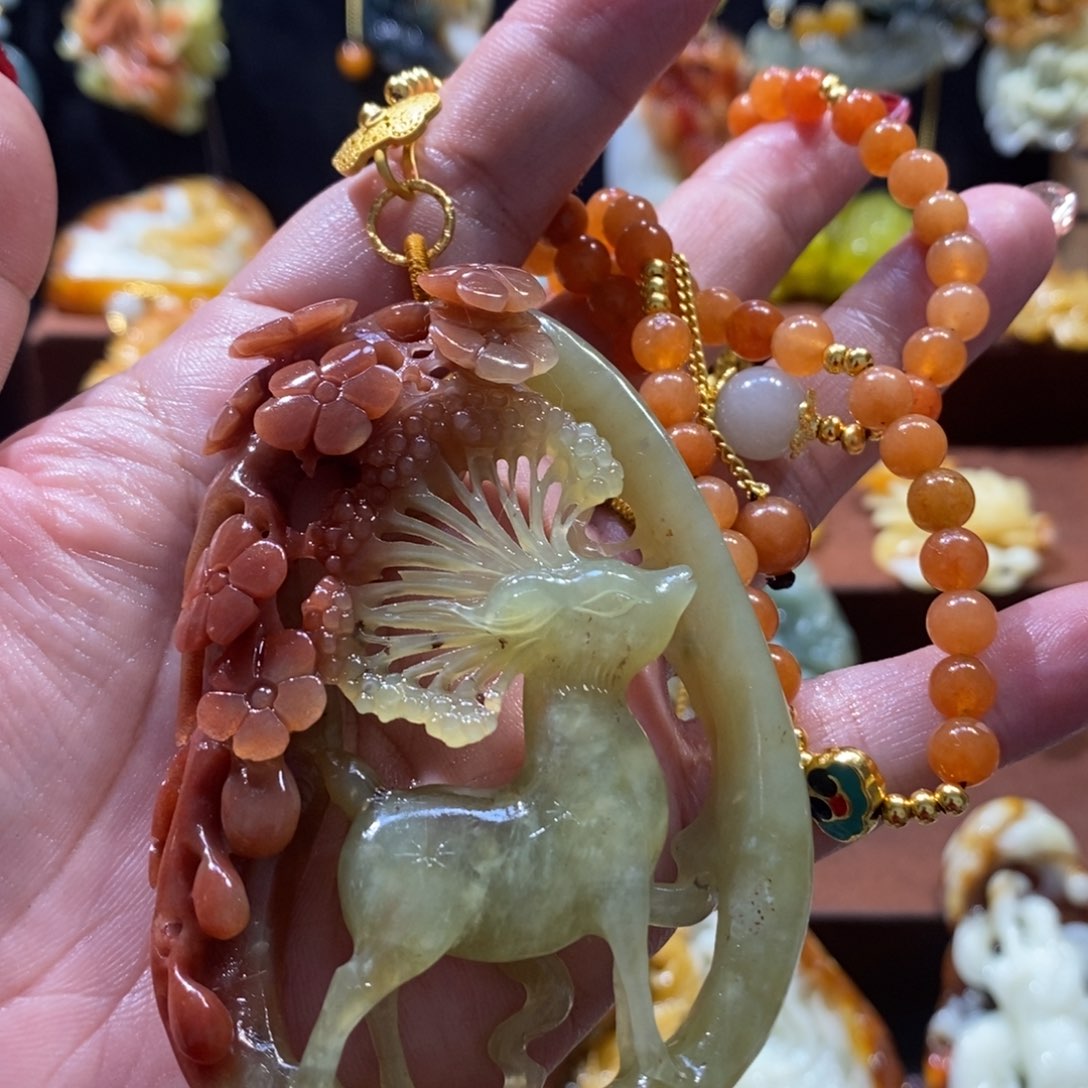 蛇纹石玉颈饰未镶嵌