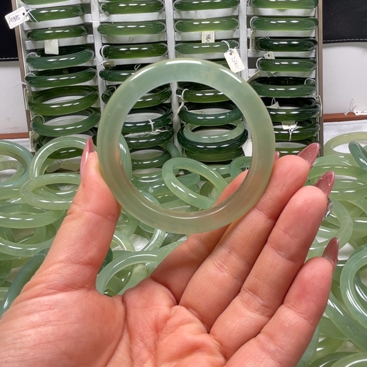 岫玉未镶嵌手镯天然岫玉手镯