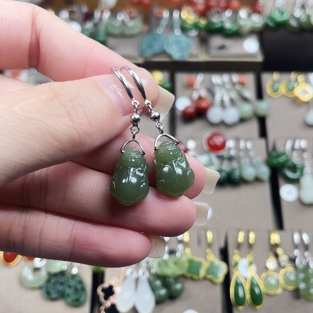 和田玉银S925镶嵌耳坠貔貅