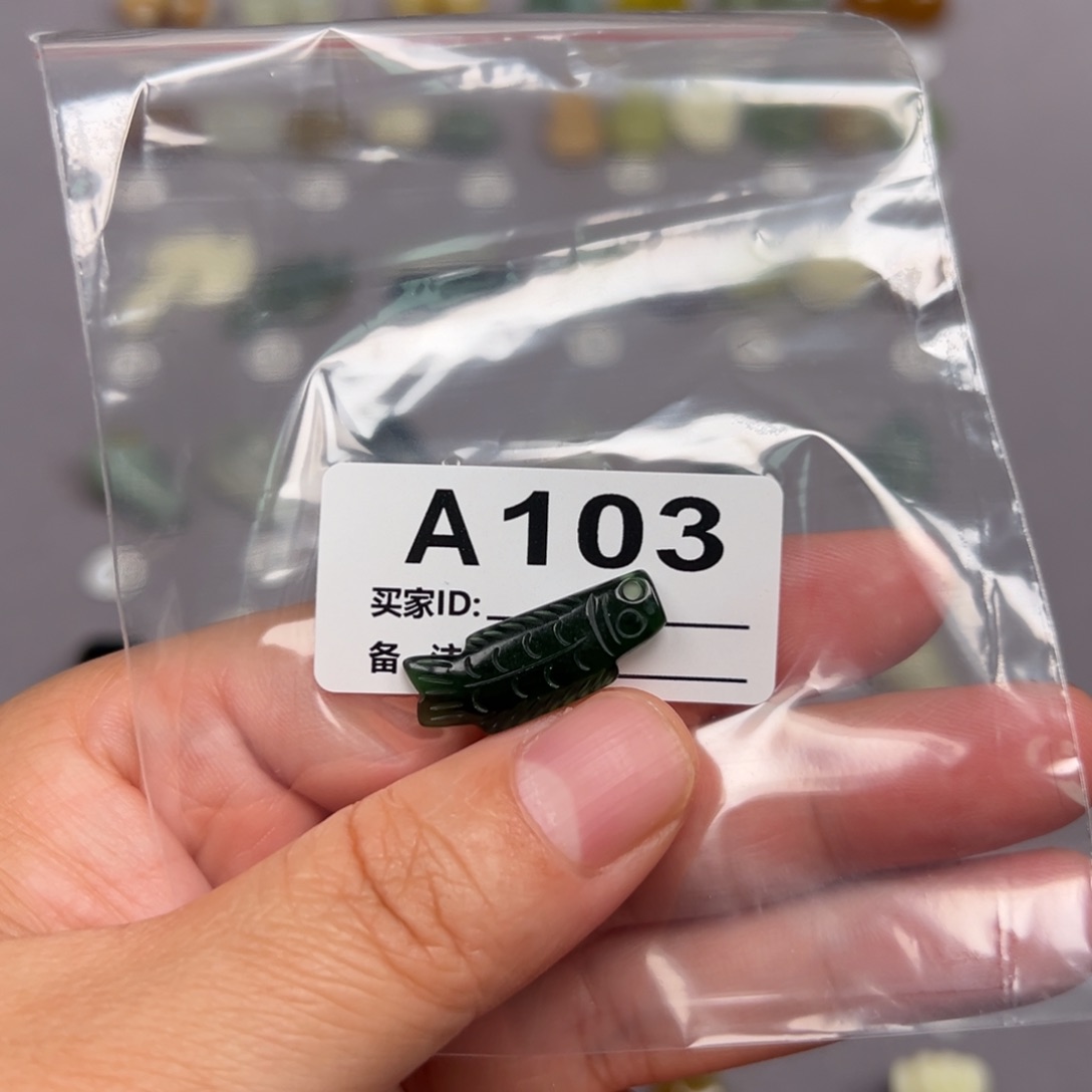 未镶嵌蛇纹石玉颈饰卅**火