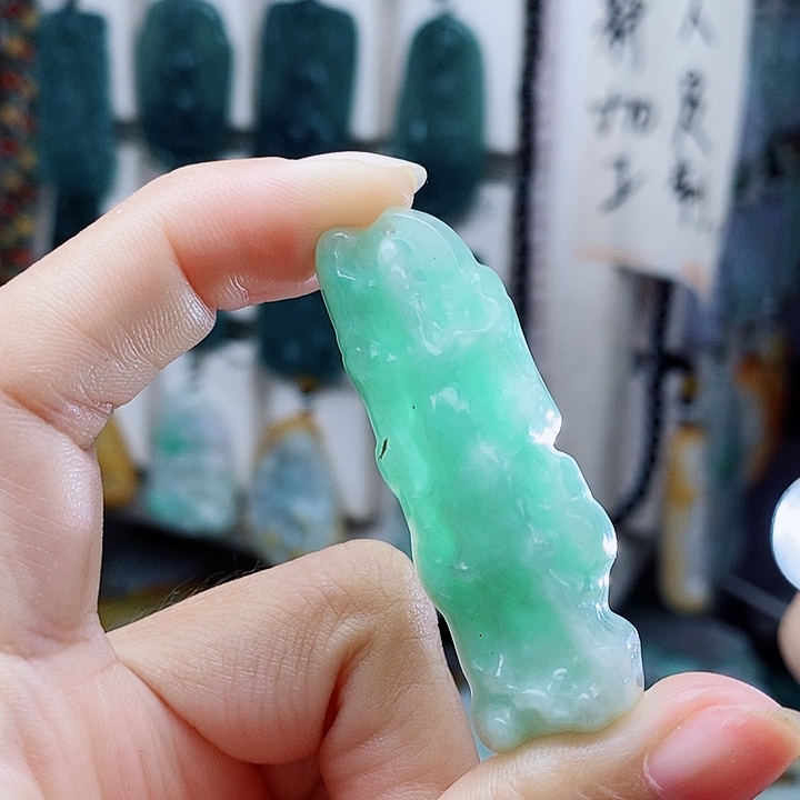 翡翠未镶嵌颈饰翡翠