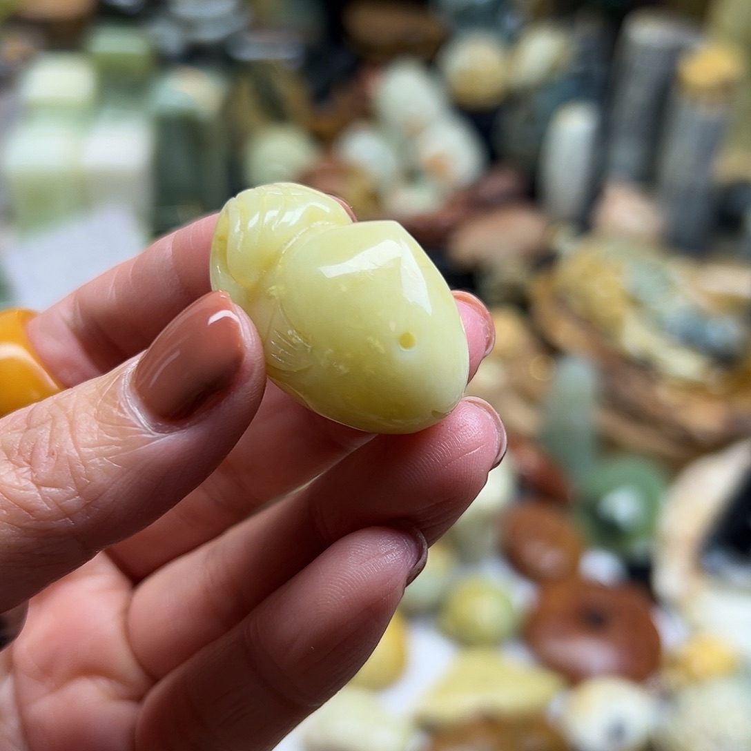 岫玉未镶嵌颈饰辽阳料海豚