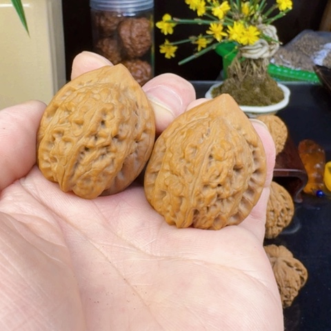 文玩核桃吊坠T****.赤龙鸡心