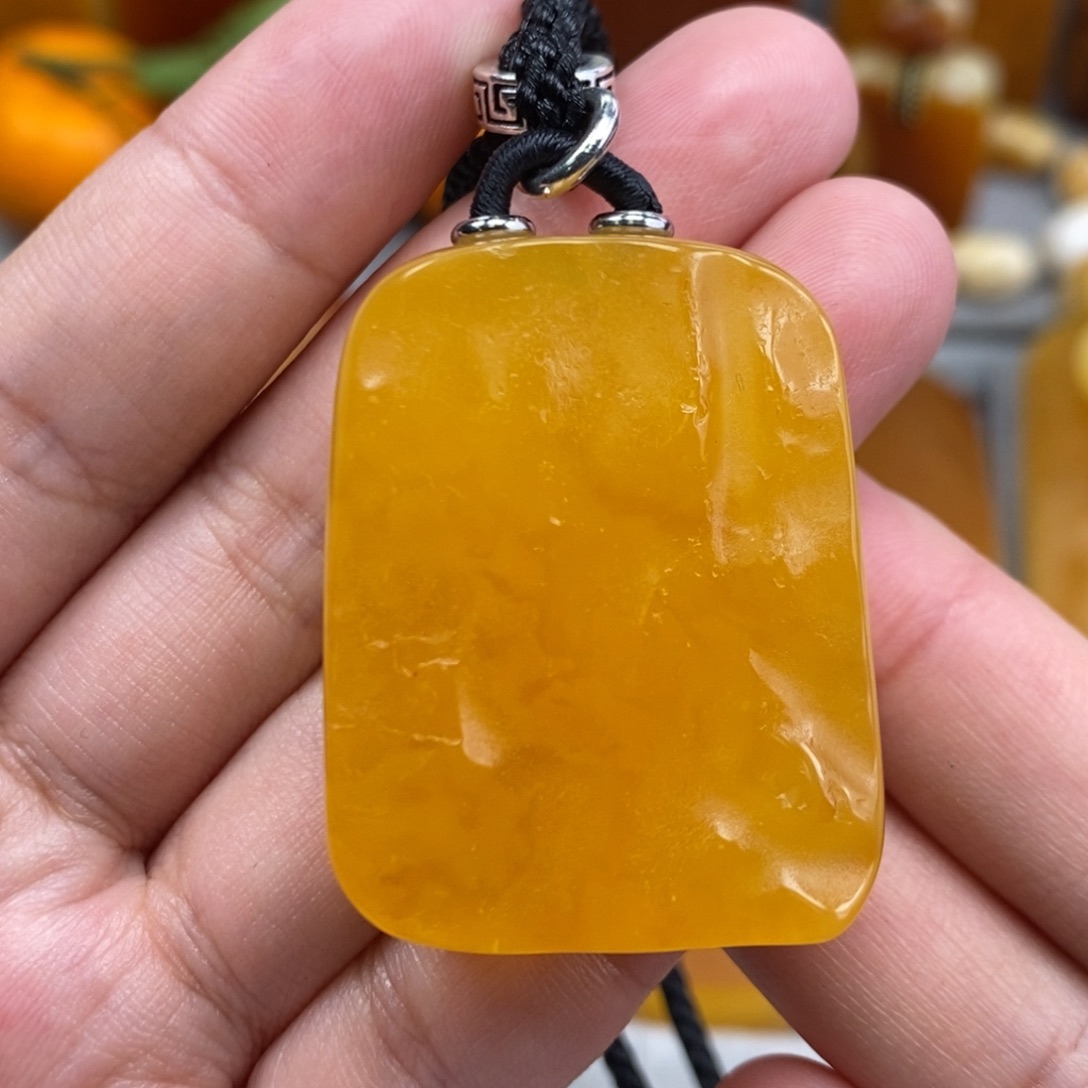 琥珀吊坠(赠链)未镶嵌