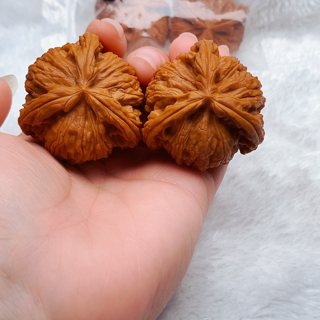 永***信文玩核桃吊坠三棱