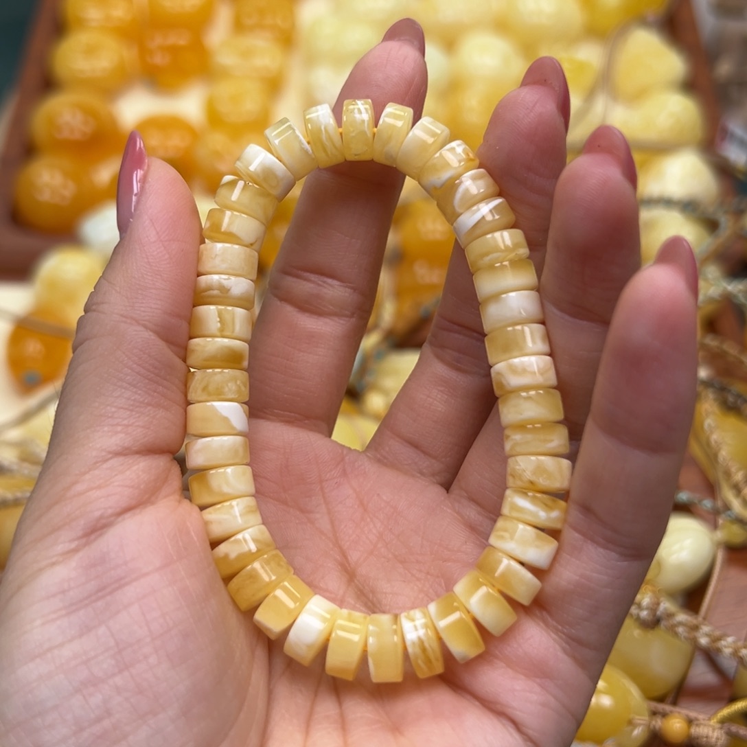 琥珀未镶嵌颈饰蜜蜡