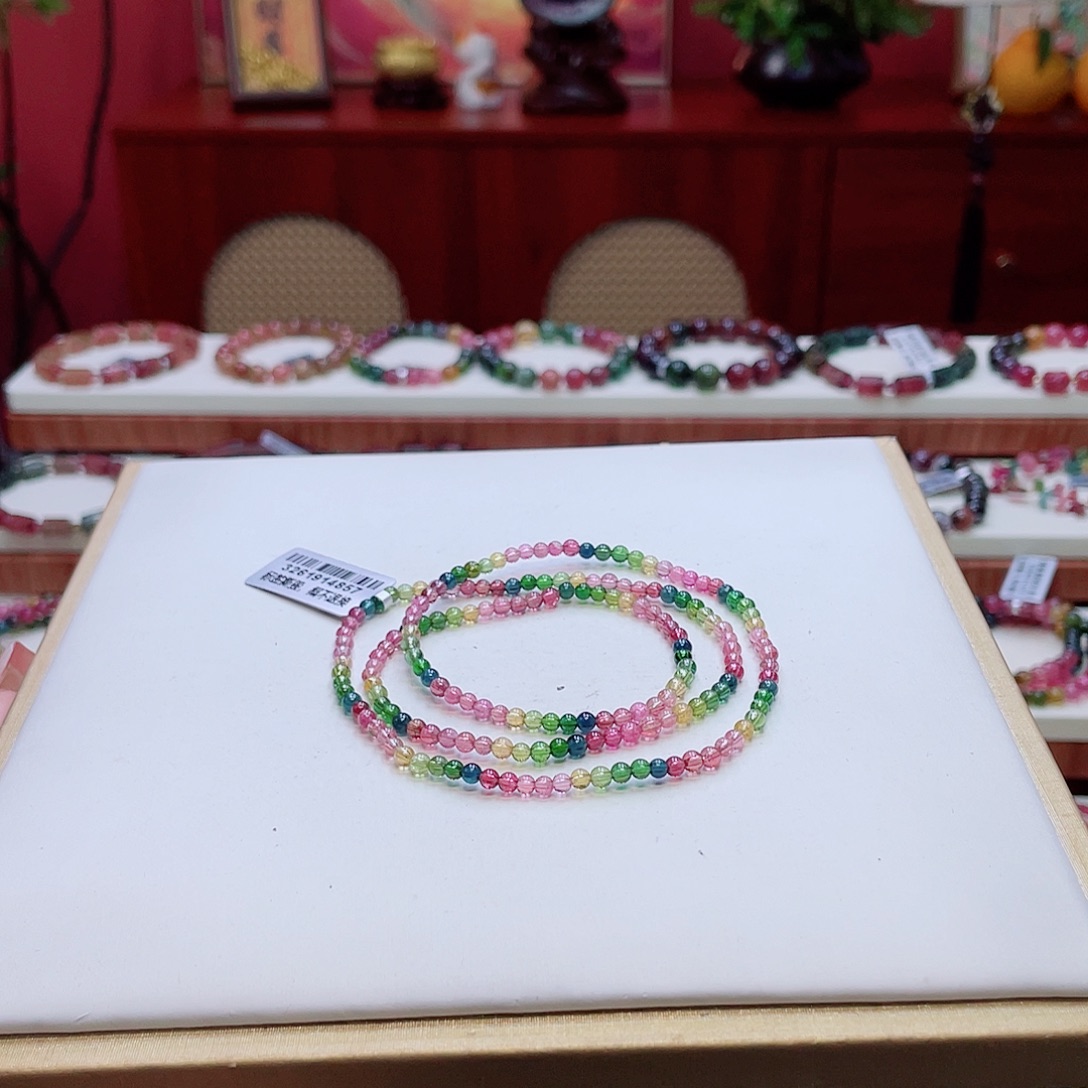 碧玺未镶嵌颈饰多样性发其一