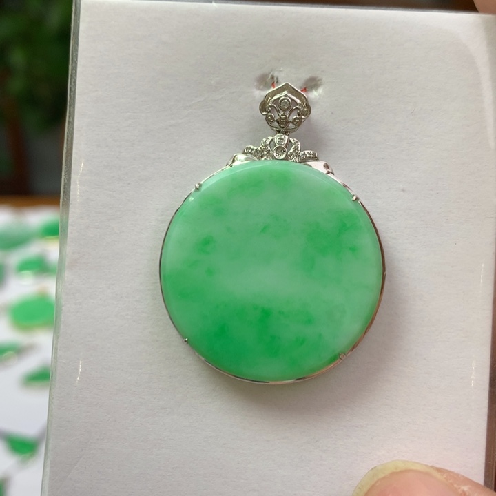 翡翠颈饰18K金镶嵌翡翠