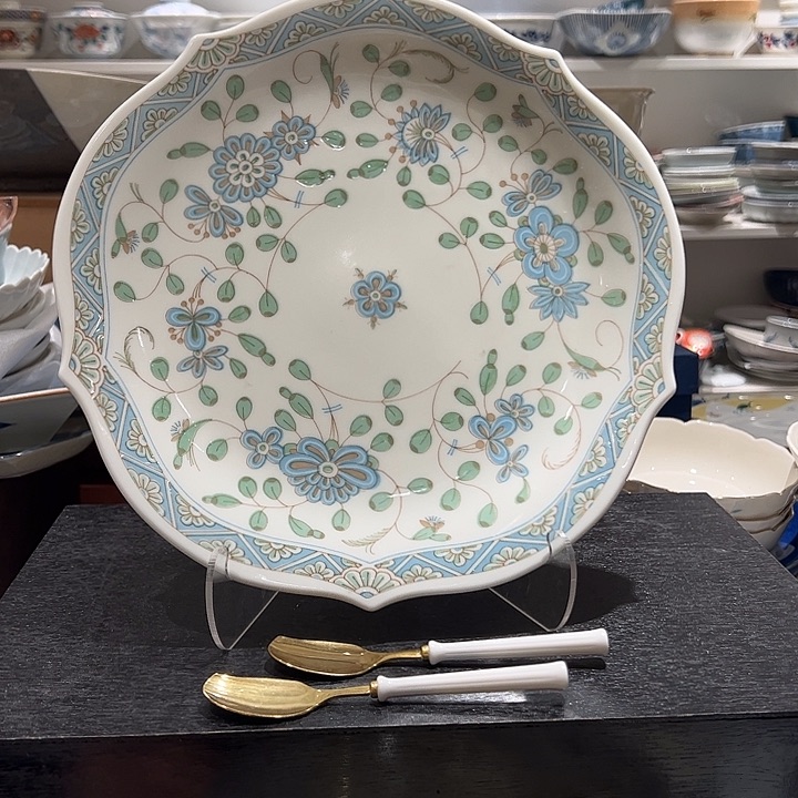 腾***琪瓷小清新淡绿色花花多边形大盘子一个送2个金色蛋糕勺子