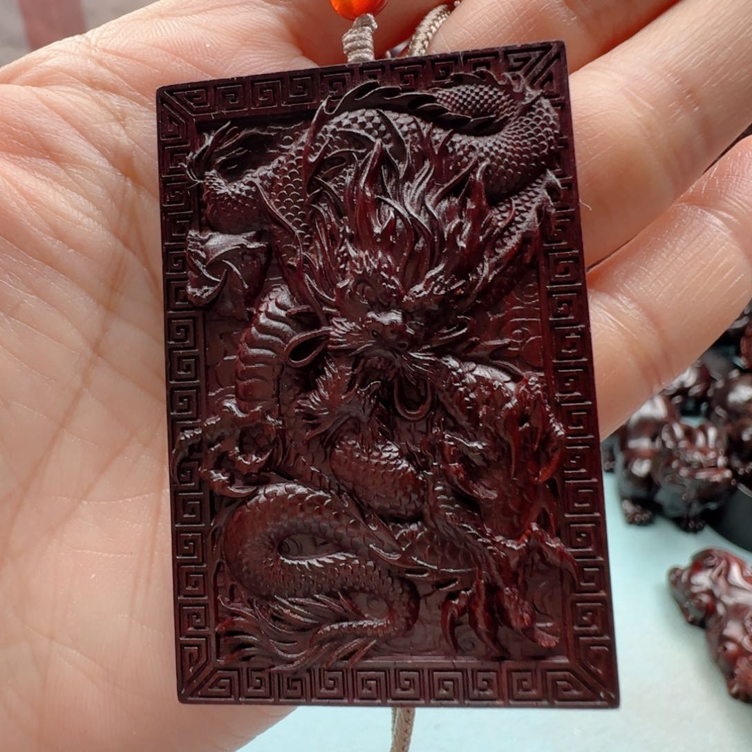 小叶紫檀把件龙牌