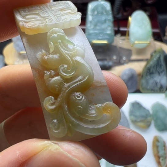 定制翡翠未镶嵌缅甸翡翠A货螭龙手牌
