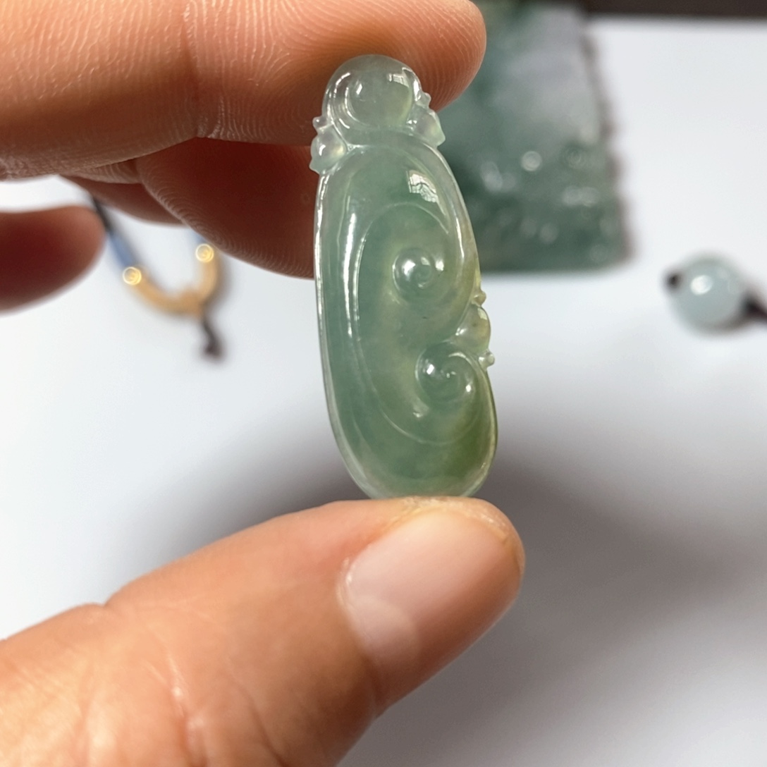 翡翠未镶嵌颈饰吊坠