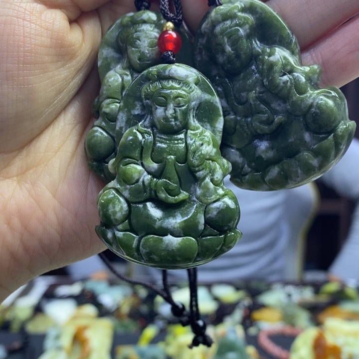 蛇纹石玉未镶嵌颈饰多样性发其一