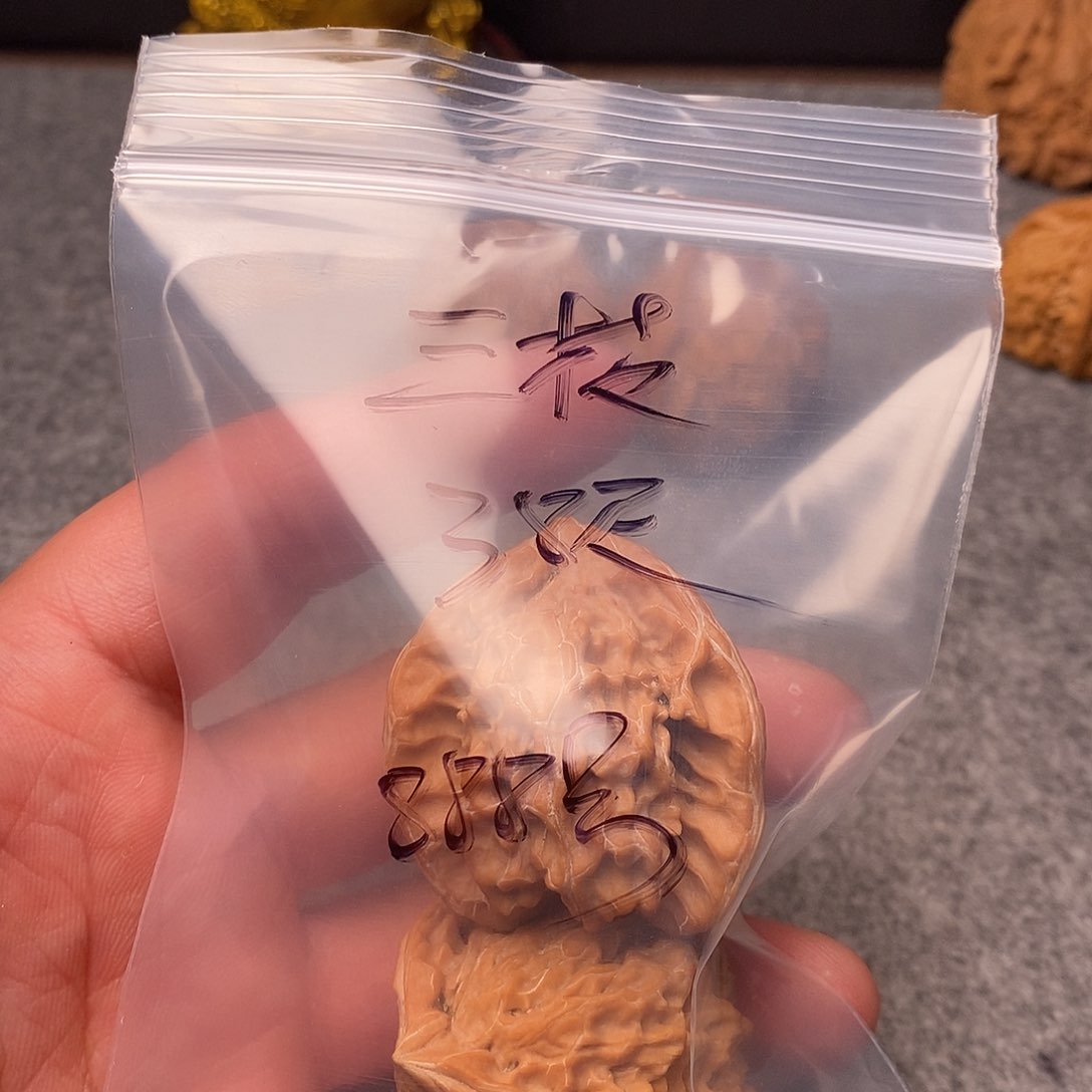 文玩核桃把件三棱