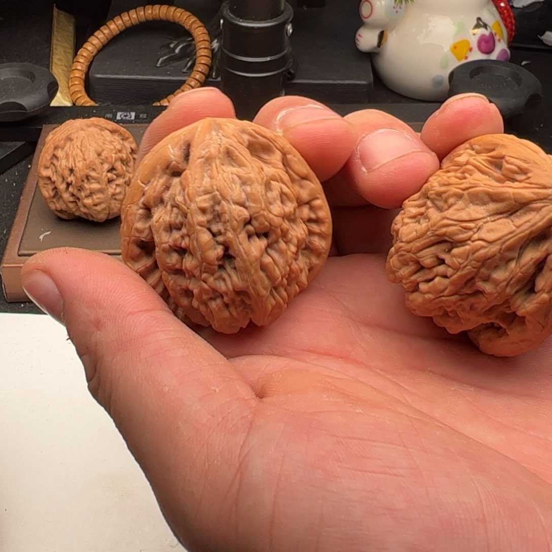 文玩核桃吊坠滢虎头王