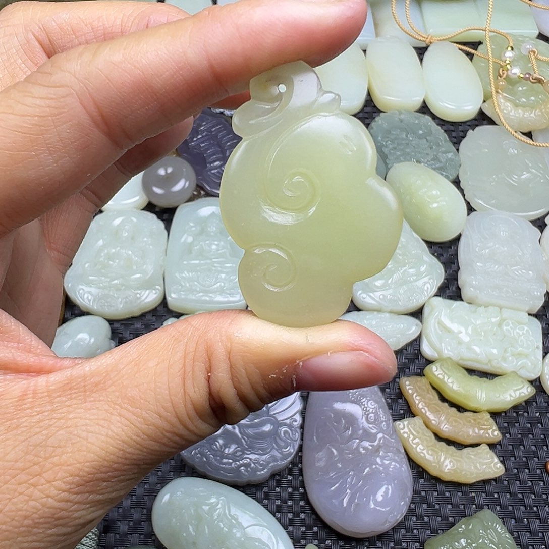 和田玉未镶嵌颈饰买断价，不退不换，卡42