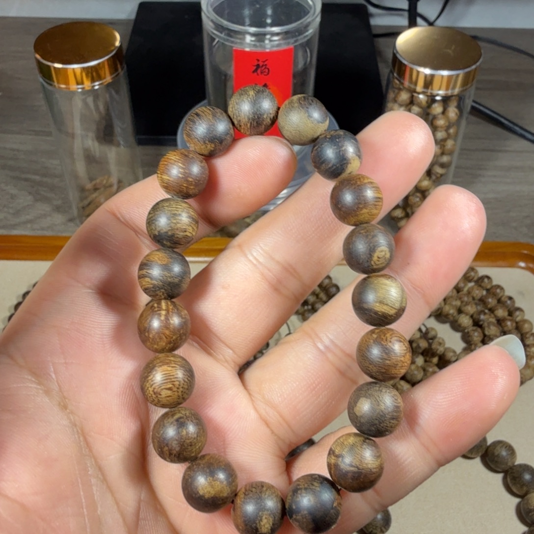 沉香碎屑沉香老加里曼丹坤甸沉水，10/19颗，12.3克